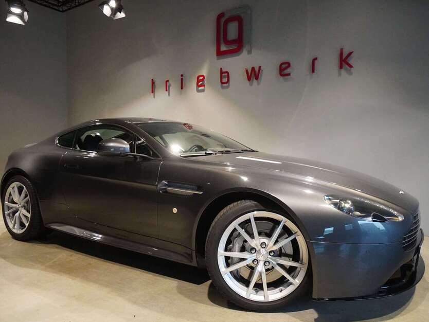 Aston Martin V8 33.000 km 74.941 € Duisburg 47228