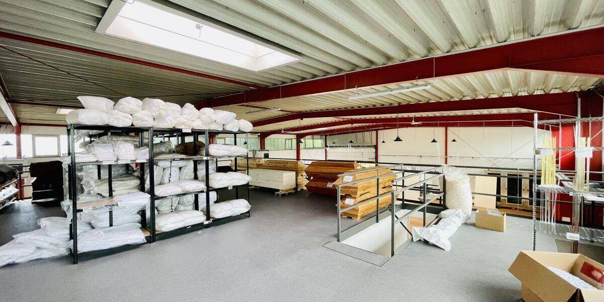 Modernisierte Halle mit Außenfläche | Sozialbereiche vorhanden | 2 Sektionaltore zimmer