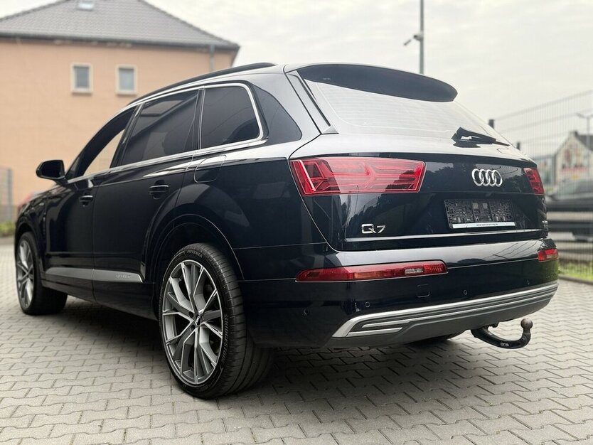 Audi Q7 3.0 TDI e-tron quattro / Panorama / Kamera 179.000 km 31.500 € Mönchengladbach 41066