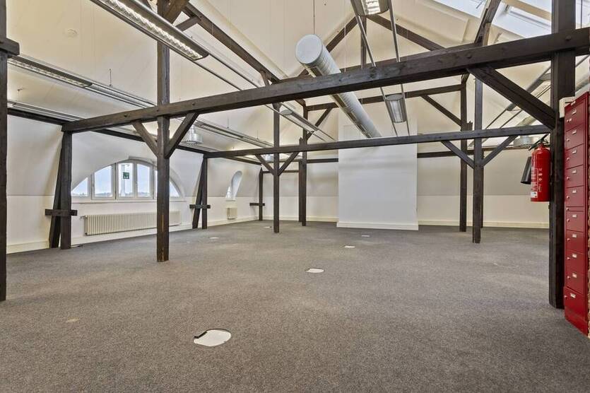 HISTORISCH BEDEUTEND, MODERN AUSGESTATTET: 212 m² BÜROFLÄCHE ZU MIETEN