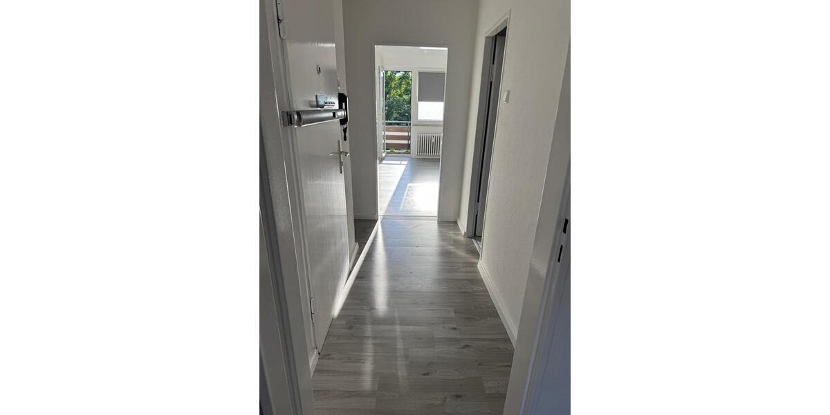 Dachgeschoßwohnung Duisburg Duisburg-Mitte - 1.5 Zimmer, 32 m&sup2;, 700&euro; | Angebot:26338757