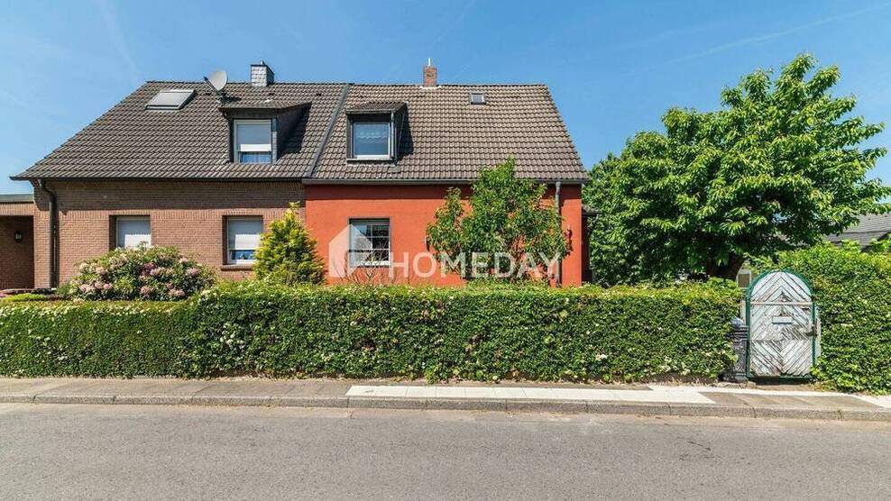 Charmante Doppelhaushälfte mit großem Garten, Terrasse und Potenzial