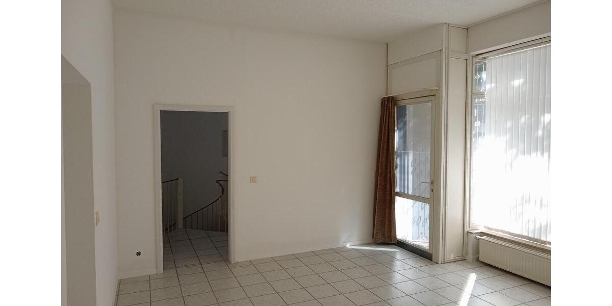 Etagenwohnung Düsseldorf Derendorf - 3 Zimmer, 93 m&sup2;, 299.000&euro; | Angebot:26951472