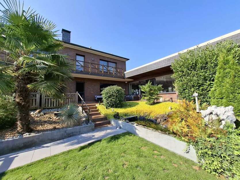Haus zum Kaufen in Dinslaken 895.000 € 360 m²