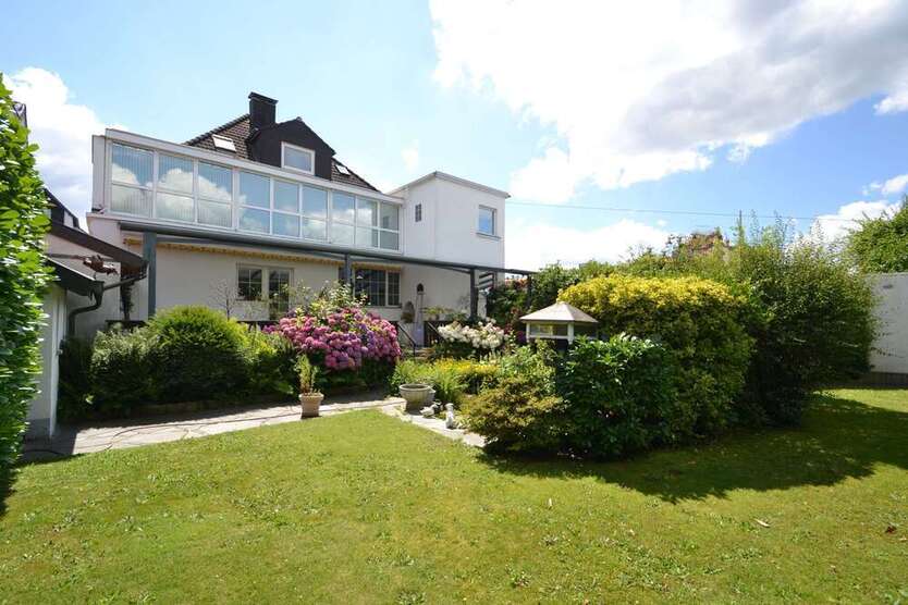 Haus zum Mieten in Hilden 2.490 € 208 m²