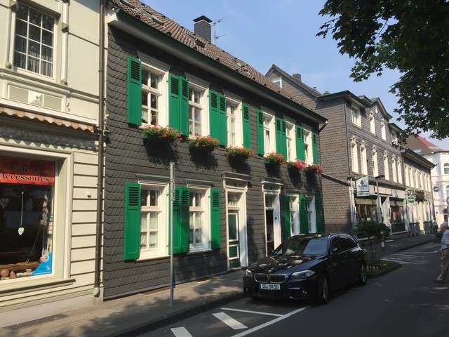 Haus zum Kaufen in Solingen 425.000 € 272.5 m²
