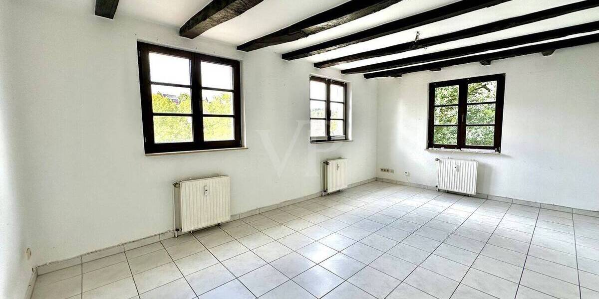 3-Zimmer-Altbau mit Terrasse und Privatzugang 3 zimmer