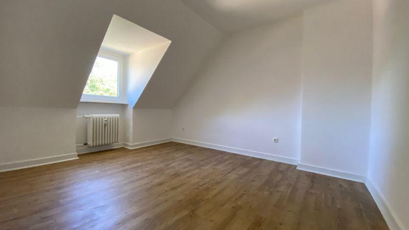 Dachgeschoßwohnung Essen Stadtbezirk IV - 2.5 Zimmer, 52 m&sup2;, 455&euro; | Angebot:25571579