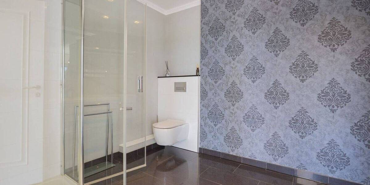 Randgebiet Düsseldorf: Wunderschöne 2,5 Zimmer-Penthousewohnung mit umlaufender Dachterrasse! 2 zimmer