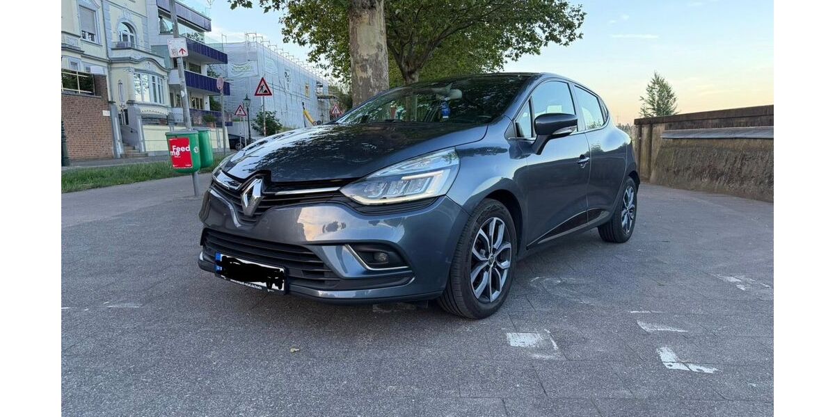 Renault Clio 142.000 km 6.900 &euro; Düsseldorf 40549