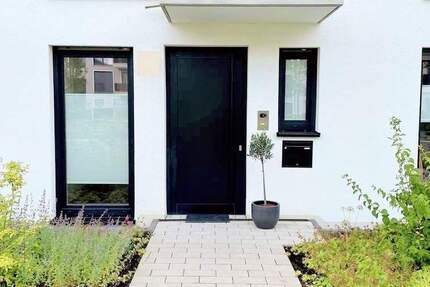 Haus Düsseldorf Heerdt - 5 Zimmer, 125 m&sup2;, 3.100&euro; | Angebot:25400416