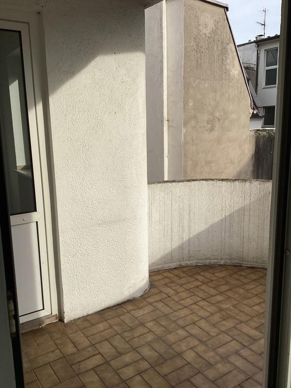 Auto? Unnötig! Mitten in der City: zentrale 4-Zimmer-Wohnung (keine Zahlung über das Jobcenter) zimmer