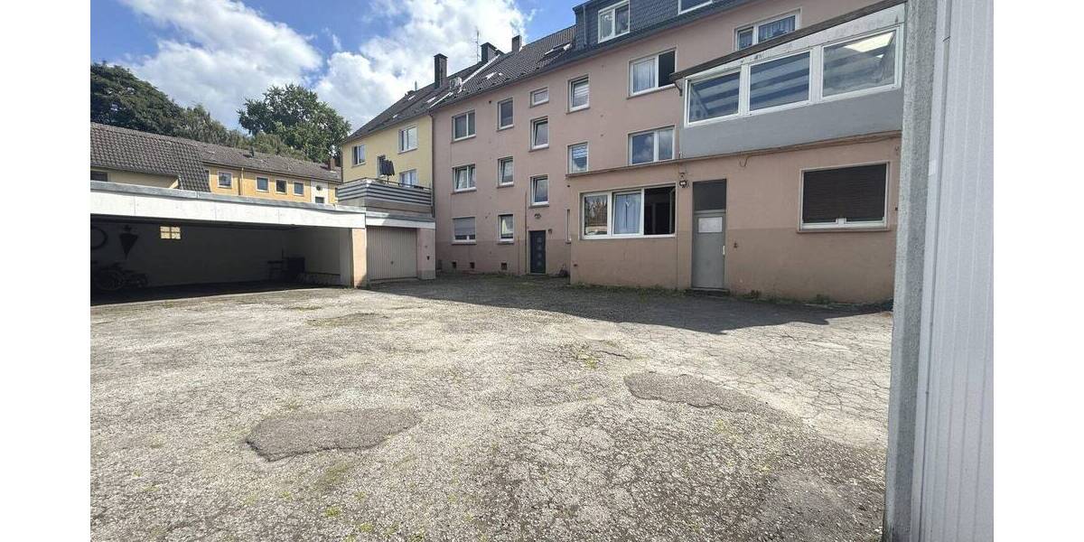 Entwicklungspotenzial Mehrfamilienhaus mit 9 Wohneinheiten, 9 Garagen inkl. Stellplätze und eine Halle + Büro! zimmer
