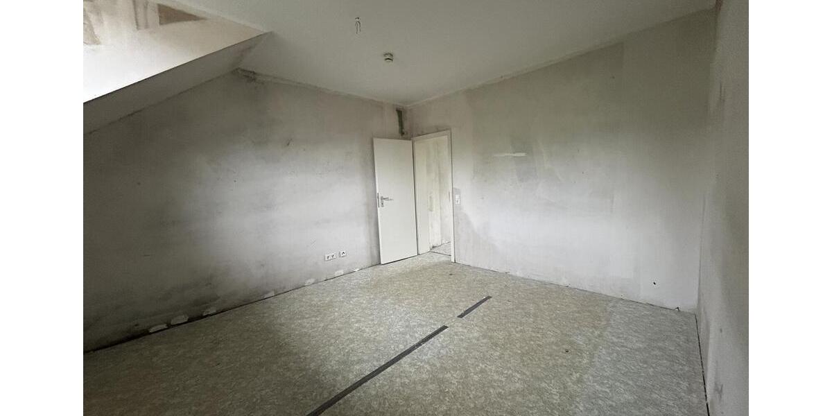 Dachgeschoßwohnung Duisburg Hamborn - 3.5 Zimmer, 69 m&sup2;, 459&euro; | Angebot:26433788