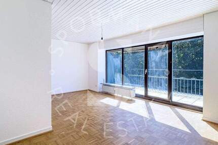 Vollständig renovierte Dachgeschosswohnung in bester Lage 2 zimmer