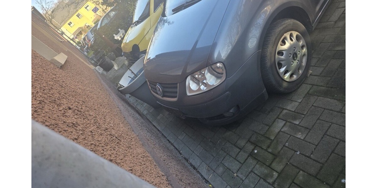 VW Touran 194.000 km 1.150 &euro; Dinslaken 46535