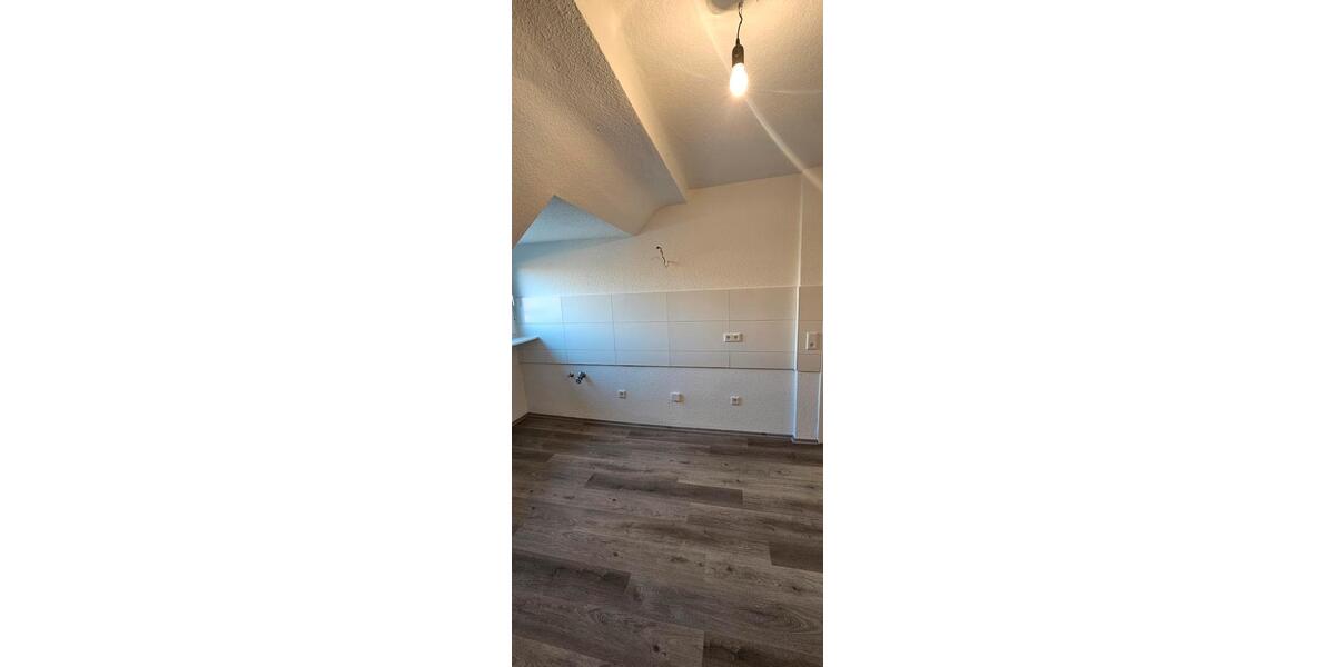 Dachgeschoßwohnung Duisburg Essenberg - 3 Zimmer, 73 m&sup2;, 529&euro; | Angebot:24979248