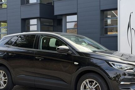 Opel Grandland (X) 99.115 km 13.950 &euro; Krefeld 47805
