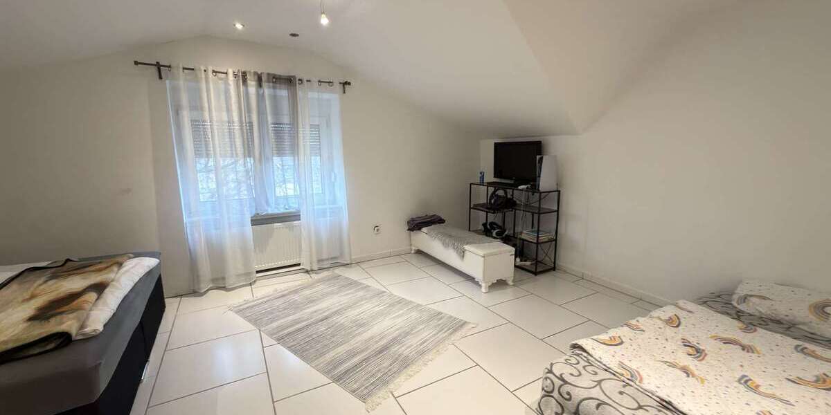 Modernisiertes 3-Parteienhaus mit Maisonette und Gartenanteil nahe Centro - Mehrfamilienhaus, Wohnhaus Oberhausen Osterfeld | Angebot:26835909