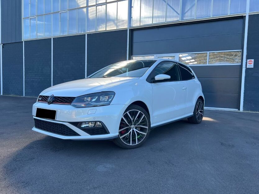 VW Polo 114.000 km 12.799 € Düsseldorf 40593