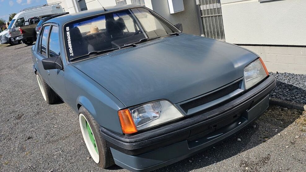 Opel Rekord 137.221 km 4.450 € Geldern 47608