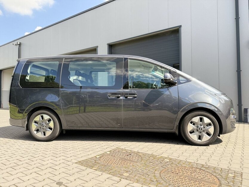 Hyundai Staria / 9 Sitze / El.Türen / 360° Kamera / PANO 20.000 km 42.990 € Mönchengladbach 41066