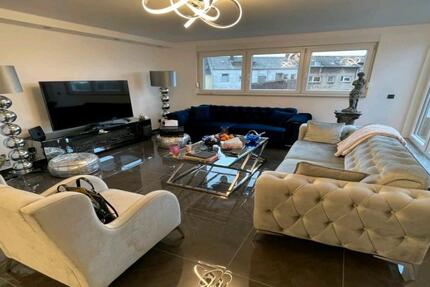 Modernisierte Dachgeschosswohnung in Duisburg-Ruhrort 2 zimmer