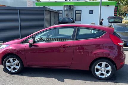 Ford Fiesta 171.500 km 1.960 € Düsseldorf 40229