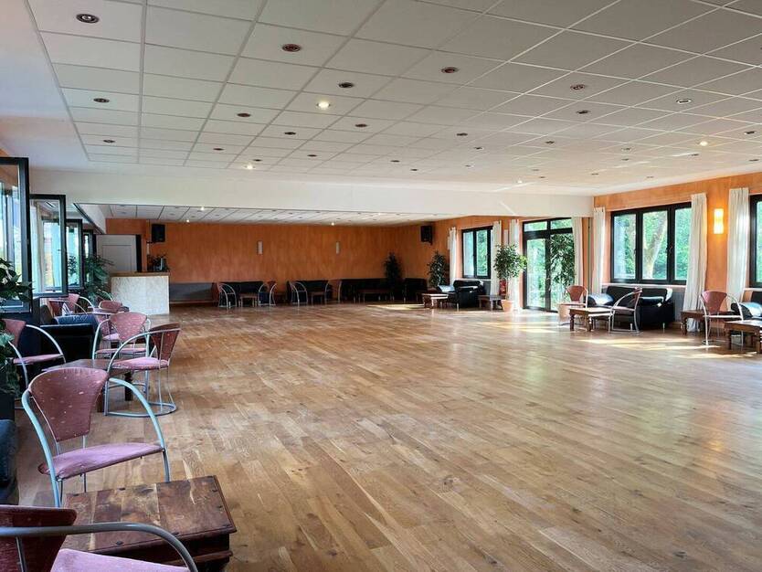 Sanierte Eventhalle ideal für Tanzschulen, Veranstaltungen, Produktion u.v.m.! inkl. Parkplätzen!