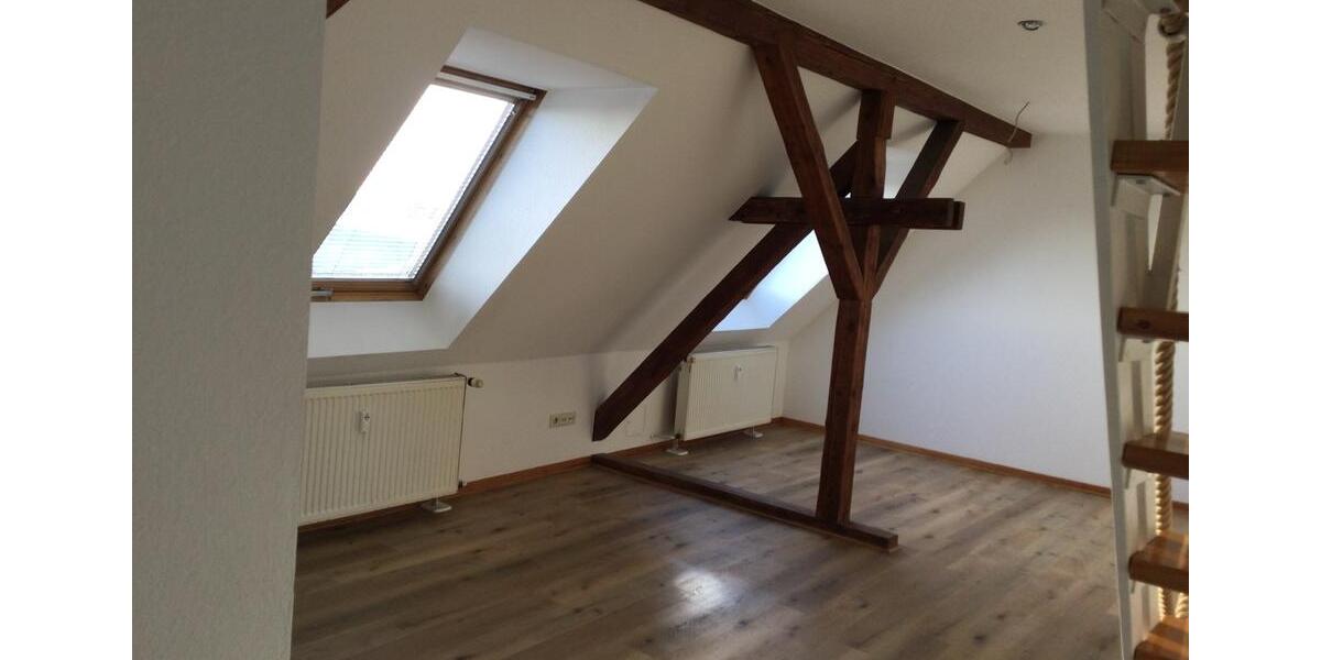 Dachgeschoßwohnung Krefeld Cracau - 2.5 Zimmer, 65 m&sup2;, 560&euro; | Angebot:25420402