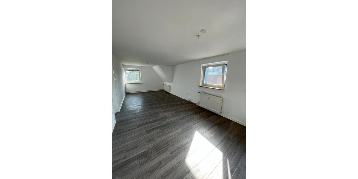 Dachgeschoßwohnung Alpen - 3.5 Zimmer, 100 m&sup2;, 800&euro; | Angebot:25478992