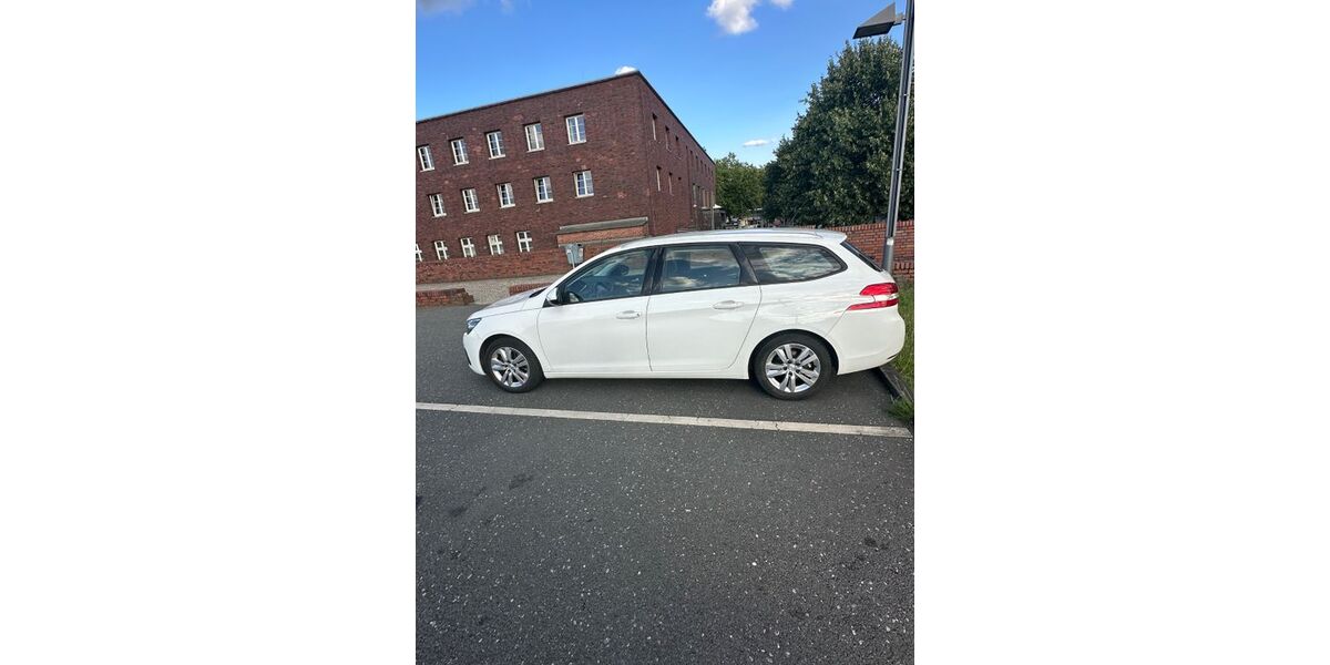 Peugeot 308 121.762 km 8.350 &euro; Oberhausen 46049