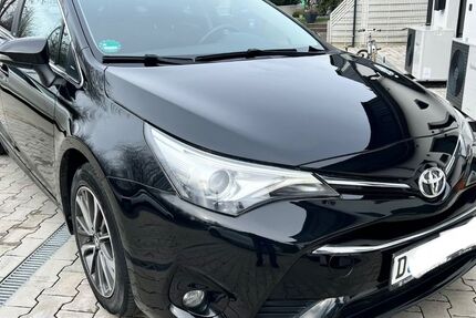 Toyota Avensis 65.357 km 15.485 &euro; Düsseldorf 40599