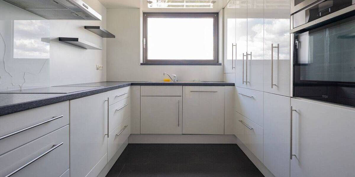 Randgebiet Düsseldorf: Wunderschöne 2,5 Zimmer-Penthousewohnung mit umlaufender Dachterrasse! 2 zimmer