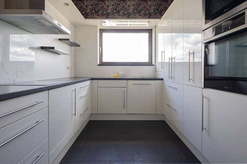 Randgebiet Düsseldorf: Wunderschöne 2,5 Zimmer-Penthousewohnung mit umlaufender Dachterrasse! 2 zimmer