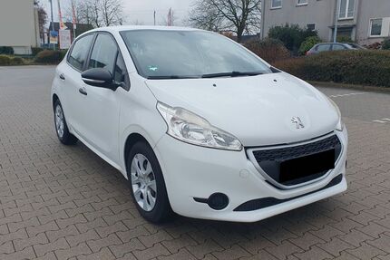 Peugeot 208 98.000 km 3.100 &euro; Krefeld 47804