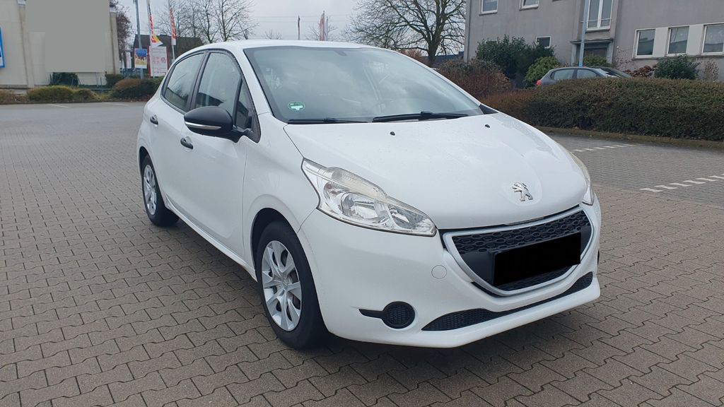 Peugeot 208 98.000 km 3.100 &euro; Krefeld 47804