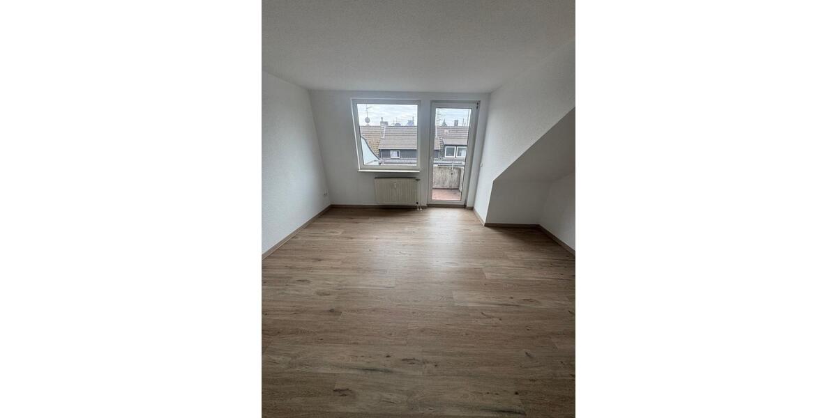 Dachgeschoßwohnung Duisburg Walsum - 3.5 Zimmer, 72 m&sup2;, 400&euro; | Angebot:24955912