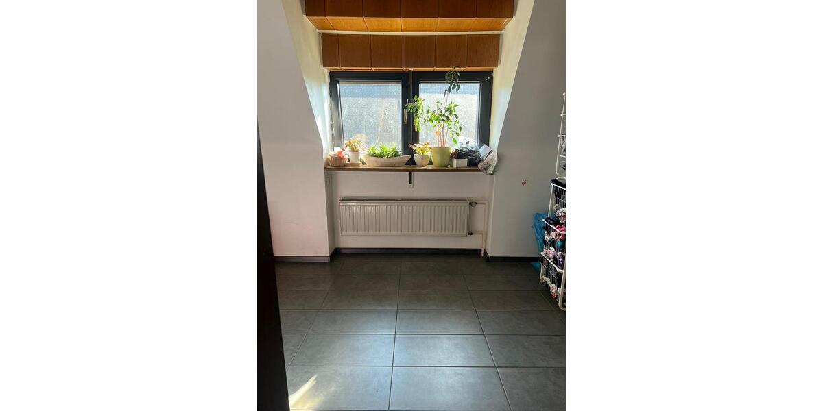 Erdgeschoßwohnung Duisburg Huckingen - 4 Zimmer, 95 m&sup2;, 1.200&euro; | Angebot:25235977