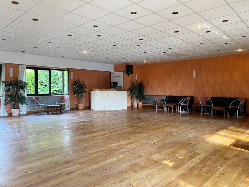 Sanierte Eventhalle ideal für Tanzschulen, Veranstaltungen, Produktion u.v.m.! inkl. Parkplätzen!