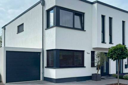 Haus Neuss Reuschenberg - 4 Zimmer, 157 m&sup2;, 2.650&euro; | Angebot:26892236