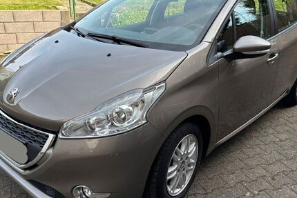 Peugeot 208 73.000 km 6.300 &euro; Essen 45329
