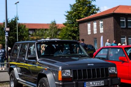 Jeep Cherokee 106.000 km 16.750 &euro; Oberhausen 46149