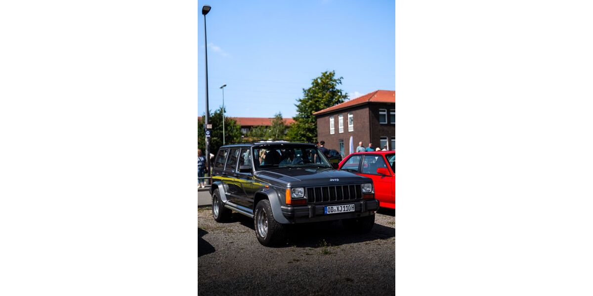 Jeep Cherokee 106.000 km 16.750 &euro; Oberhausen 46149