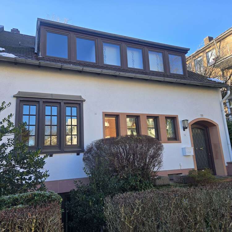 Haus zum Kaufen in Düsseldorf 2.400.000 € 260 m²