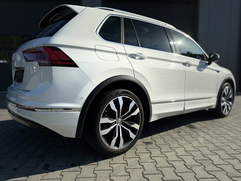 Tiguan R-Line / 4Motion / Pano / Kamera / AAC