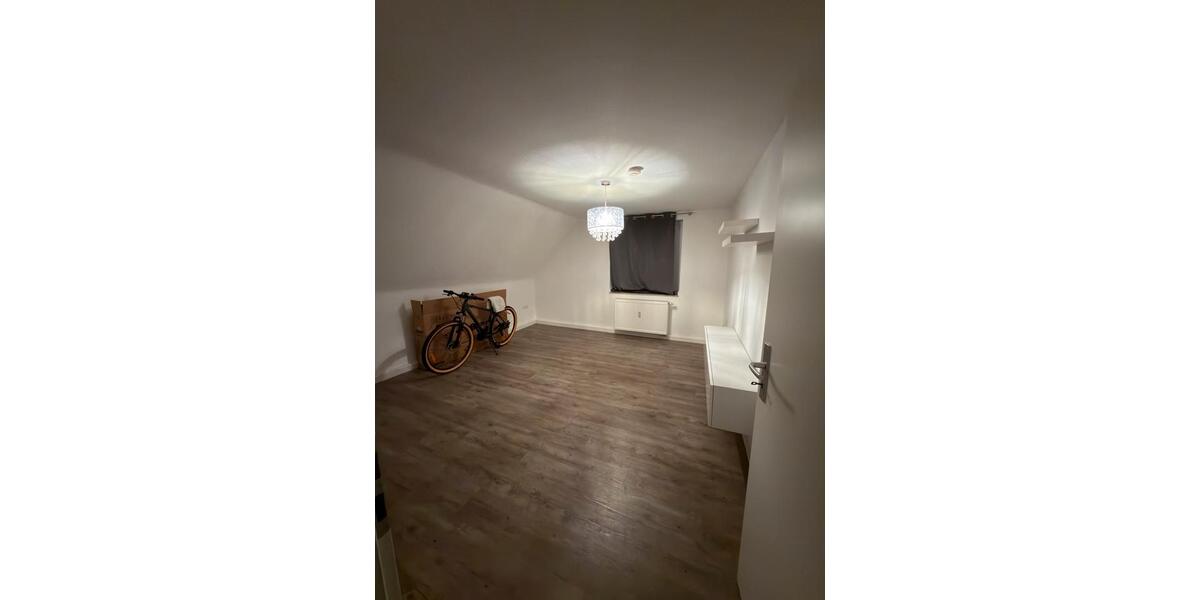 Dachgeschoßwohnung Essen Stadtbezirk VI - 3.5 Zimmer, 72 m&sup2;, 1.023&euro; | Angebot:25640158