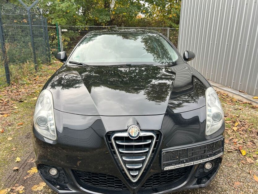 Alfa Romeo Giulietta 172.300 km 2.750 € Duisburg 47239