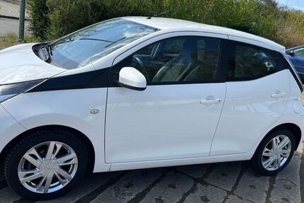 Toyota Aygo (X) 125.000 km 5.600 &euro; Duisburg 47259