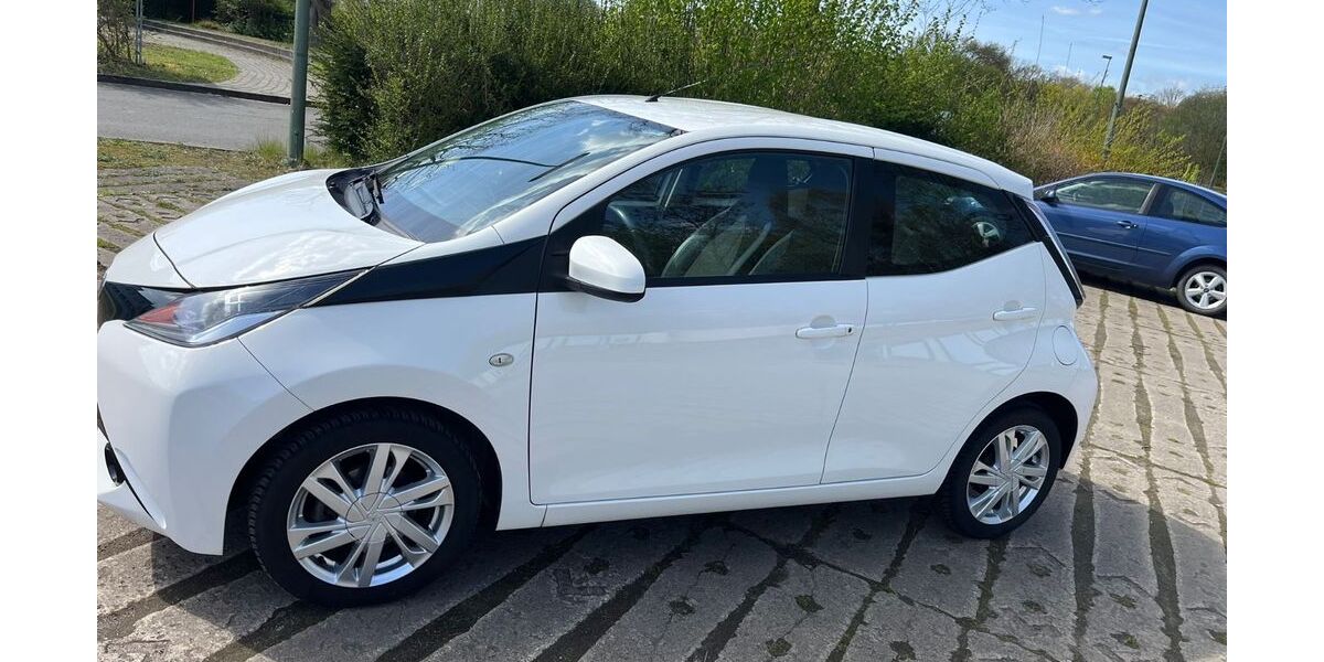 Toyota Aygo (X) 125.000 km 5.600 &euro; Duisburg 47259